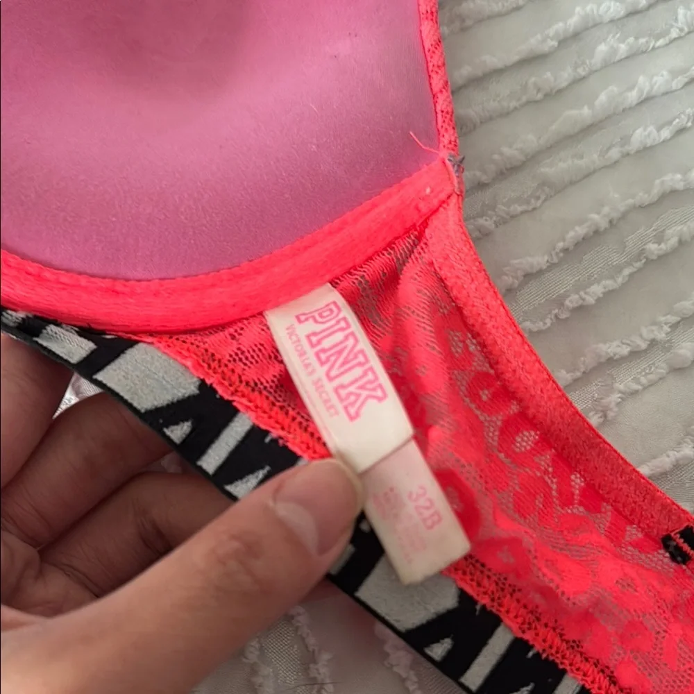 PINK Victoria's Secret Women's Neon Pink Lace Bra